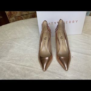 Katy Perry wing embellished pumps SZ 6